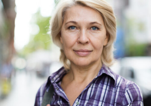 Frau Sabine (46) entschied sich dank Augenheld gegen eine Laser-OP – und bereut es nicht